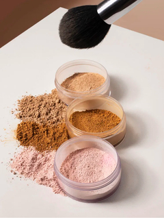 Pó fixador facial Pluma cor capuccino - Anairana make Up - Store Samara Lima Make Up