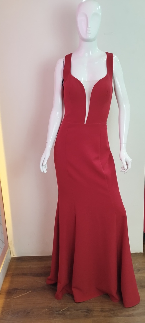 Vestido vermelho semi sereia e decote profundo TM 38/40
