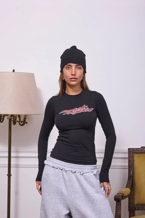 BABY TEE NEGRA - TOO HOT - comprar online