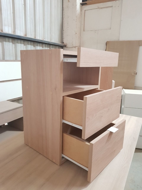 Mesa de luz con bandeja desayunador