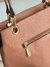 BOLSA GRANDE LISA LACE LORE COM FERRAGEM DOURADA - CARAMELO - Eu Amo Bolsas 