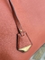 BOLSA GRANDE LISA LACE LORE COM FERRAGEM DOURADA - MARROM na internet