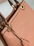 BOLSA GRANDE LISA LACE LORE COM FERRAGEM DOURADA - CARAMELO - comprar online