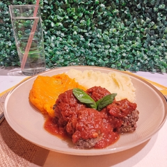 Albóndigas de carne con Puré Mixto - comprar online