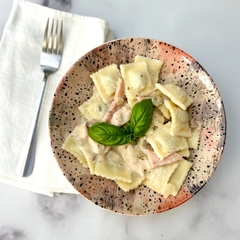 Ravioles con salsa parisienne