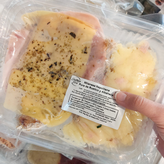 MILANESA A LA NAPOLITANA CON PURÉ RÚSTICO Y ALBAHACA