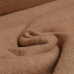 LANILLA NEW BRUSH BEIGE POR KILO en internet