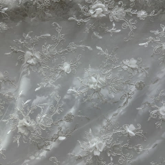 TUL BORDADO CON FLORES BLANCO