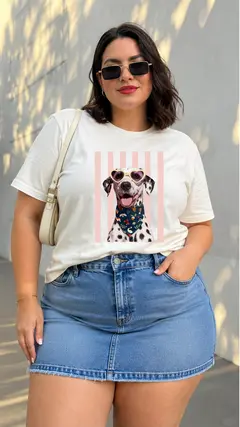 Camiseta Ampla Cobre Bumbum Modelagem Unissex Plus Size em Algodão "Dog Dalmata" Off White