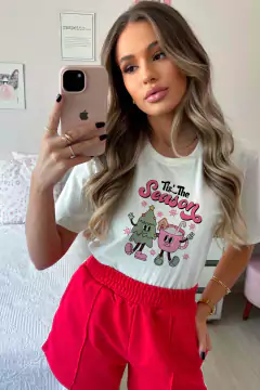 Camiseta Xícara Tis The Season | T-shirt Tradicional de Algodão Plus size