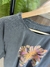 T-shirt Estonada Stay Groovy | Plus Size na internet