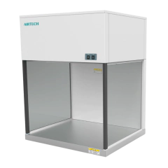 CABINE PCR/DNA, FLUXO VERTICAL FILTRO HEPA 99.99%, ILUMINAÇÃO INTERNA E LÂMPADA UV P/ DESCONTAMINAÇÃO, COM VIDRO PROTETOR FRONTAL DESLIZANTE, ÁREA INTERNA EM AÇO INOX MEDINDO 62CM (LARG) X 50CM (COMP) – MODELO: CLEAN-5-HOLD-CVF-62CM