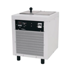 BANHO ULTRATÉRMOSTÁTICO DIGITAL, FAIXA DE TEMPERATURA -20ºC A 95ºC, RESOLUÇÃO 0,1ºC, COM CIRCULAÇÃO INTERNA E EXTERNA, CUBA EM AÇO INOXIDÁVEL COM TAMPA, VOLUME 9 LITROS, 220V - MODELO 008612