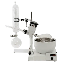 EVAPORADOR ROTATIVO VÁCUO ANALÓGICO LEVANTAMENTO MANUAL EQUIPADO COM BANHO AQUECIMENTO ATÉ 150ºC JOGO VIDRARIA VERTICAL COMPLETO COM VOLUME DE 1000ML SUPERFÍCIE DE RESFRIAMENTO 1200CM2 - 220V - MODELO 008032