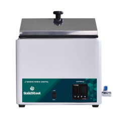 BANHO MARIA DIGITAL, TEMPERATURA DE TRABALHO 5ºC ACIMA DA AMBIENTE ATÉ 100ºC, VOLUME 5 LITROS, CÂMARA INTERNA EM AÇO INOX, MEDINDO 15 CM X 14 CM X 24 CM, COM TAMPA - MODELO SSD/5L