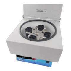 CENTRÍFUGA DE BANCADA DIGITAL MICROPROCESSADA 3000 RPM EQUIPADA COM ROTOR HORIZONTAL DE 04 LUGARES E CAÇAPAS PARA RODAR TUBOS 28 X 10 ML, 20 X 15 ML E 04 X 50 ML. - MODELO: CT 0308 - IC.