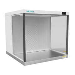 CABINE PCR/DNA, FLUXO VERTICAL FILTRO HEPA 99.99%, ILUMINAÇÃO INTERNA E LÂMPADA UV P/ DESCONTAMINAÇÃO, SEM VIDRO PROTETOR FRONTAL DESLIZANTE, ÁREA INTERNA EM AÇO INOX MEDINDO 62CM (LARG) X 50CM (COMP) - MODELO CLEAN-5-HOLD-SVF-62CM