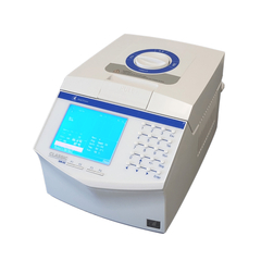 TERMOCICLADOR GRADIENTE LCD DE 5,7", FAIXA TEMPERATURA 0°-100°C RAMPA AQUECIMENTO: 4°C/S E RESFRIAMENTO: 3,5°C/S COM 1 BLOCO PARA 384 POÇOS - Biosystems Importadora Ltda