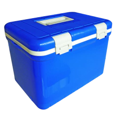 CAIXA TÉRMICA PARA TRANSPORTE DE AMOSTRAS BIOLÓGICAS, CAPACIDADE 20L, TEMPERATURA ENTRE 2°C - 8°C, COM TERMÔMETRO DIGITAL, TAMPA COM TRAVA, ACOMPANHA 8 RECIPIENTES PARA CONGELAMENTO DE LÍQUIDO - MODELO: LCX-20L-IC