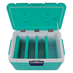 CAIXA TÉRMICA PARA TRANSPORTE DE AMOSTRAS BIOLÓGICAS, CAPACIDADE 54 L, TEMPERATURA ENTRE 2°C - 8°C, COM TERMÔMETRO DIGITAL, TAMPA COM TRAVA, ACOMPANHA 4 RECIPIENTES PARA CONGELAMENTO DE LÍQUIDO. MODELO: LCX-54L-IC - comprar online