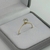 ANEL SOLITÁRIO OURO 18K. ♡