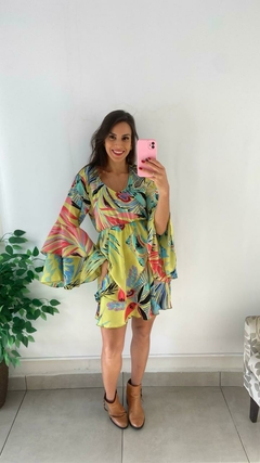 VESTIDO CURTO BOHO MANGA LONGA FUNDO VERDE LIMA - comprar online