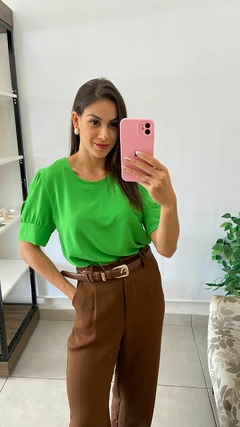 BLUSA MANGA CURTA LISA BOTAO PRATA NO BRACO