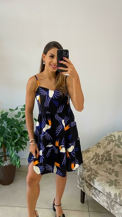 VESTIDO CURTO ALÇA INSPIRAÇÃO FARM FUNDO PRETO na internet