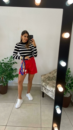 BLUSA MODAL - MANGA LONGA - LISTRADA PRETA E BRANCA COM DETALHE OMBRO - comprar online