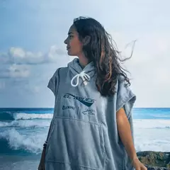 PONCHO · EL CRUCE · SAVING OUR SHARKS en internet
