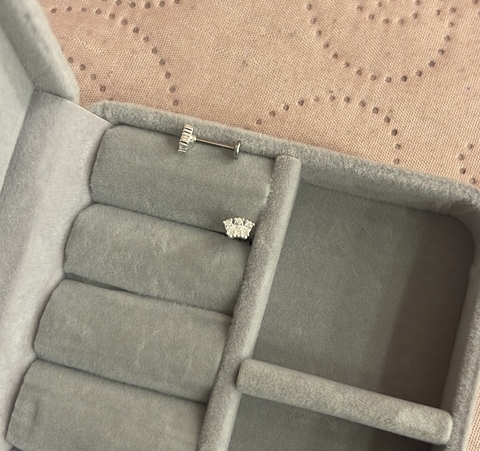 Piercing coroa cravejada