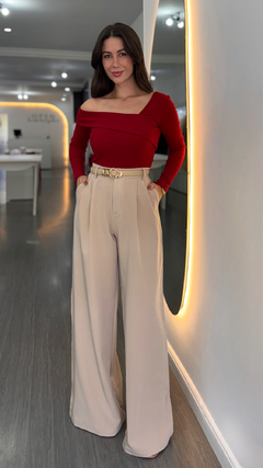 Blusa Assimétrica Valência Vermelho na internet