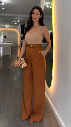 Calça Pantalona Tula Caramelo na internet