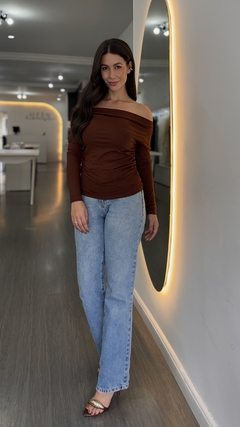 Blusa Ombro a Ombro Oslo Marrom na internet