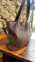 Cartera LUNA con tachas chocolate - tienda online