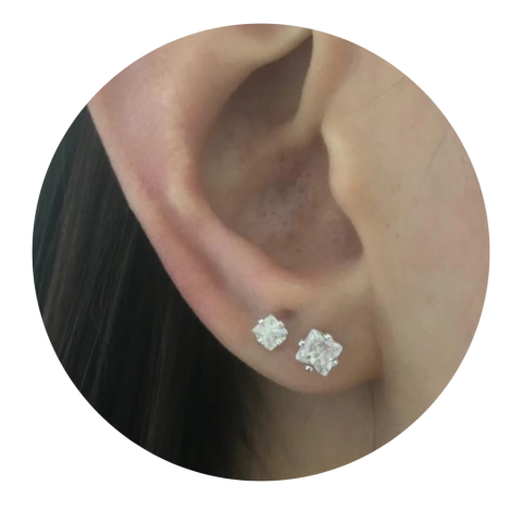 Dupla ponto de luz prata 925 cravejada 2 furos banhada