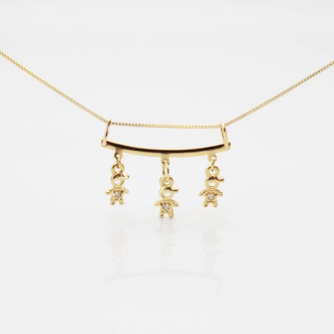 Colar com pingente 3 meninos com zircônia banhado a ouro 18k