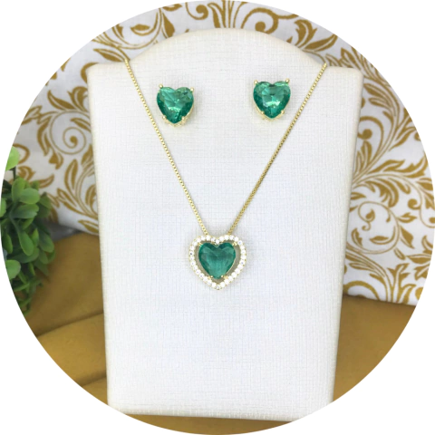 Conjunto de coração cravejado verde água banhado em ouro 18k