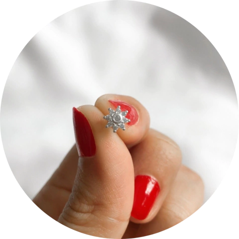 Piercing tragus helix cartilagem sol cravejado prata 925