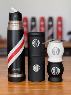 Combo 8: Termo de Acero inoxidable Corbata + Set de Latas + Mate Carp + Bombilla - comprar online