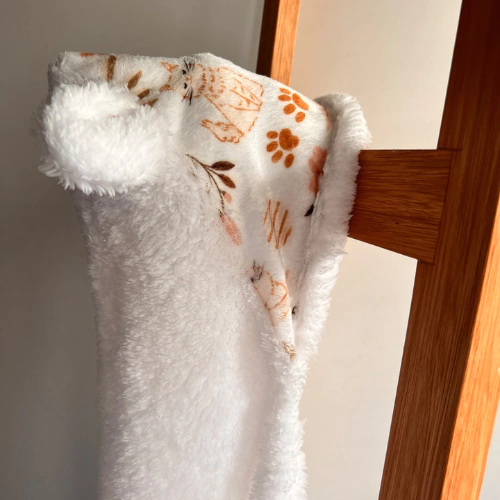 MANTA POLAR HUELLITAS