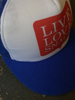Live Love Snack Trucker na internet