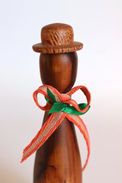 Boneco de madeira 18cm na internet
