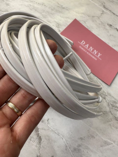 TIARA PLASTICO BRANCA 10MM - comprar online