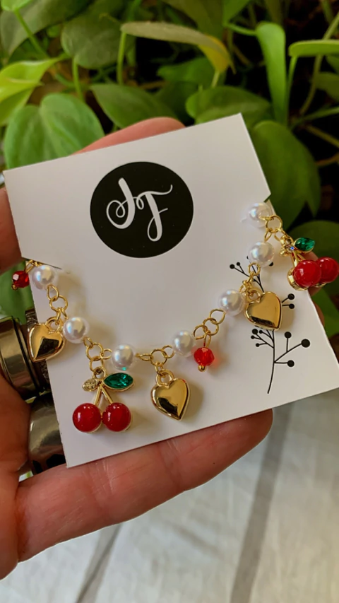 Conjunto Perlas Charms Cherry y Corazones A.D.