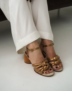 SANDÁLIA LÍVIA BRONZE na internet