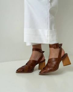 SANDÁLIA CECÍLIA MARROM na internet