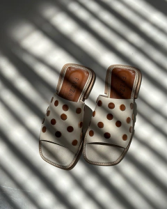 FLAT POÁ MARROM & OFF - comprar online