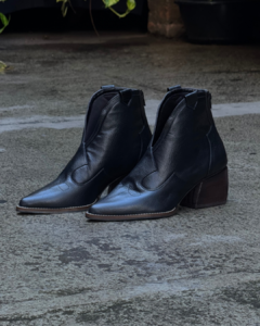 BOTA WESTERN ALL BLACK na internet