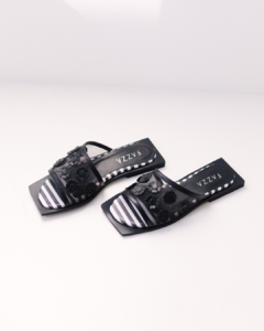 FLAT BLOOM ALL BLACK